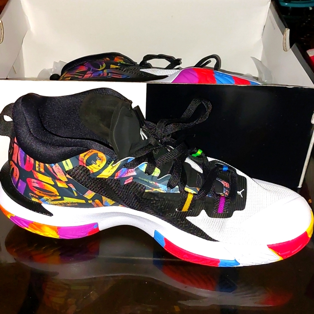 Zion Williamson Shoes size 8